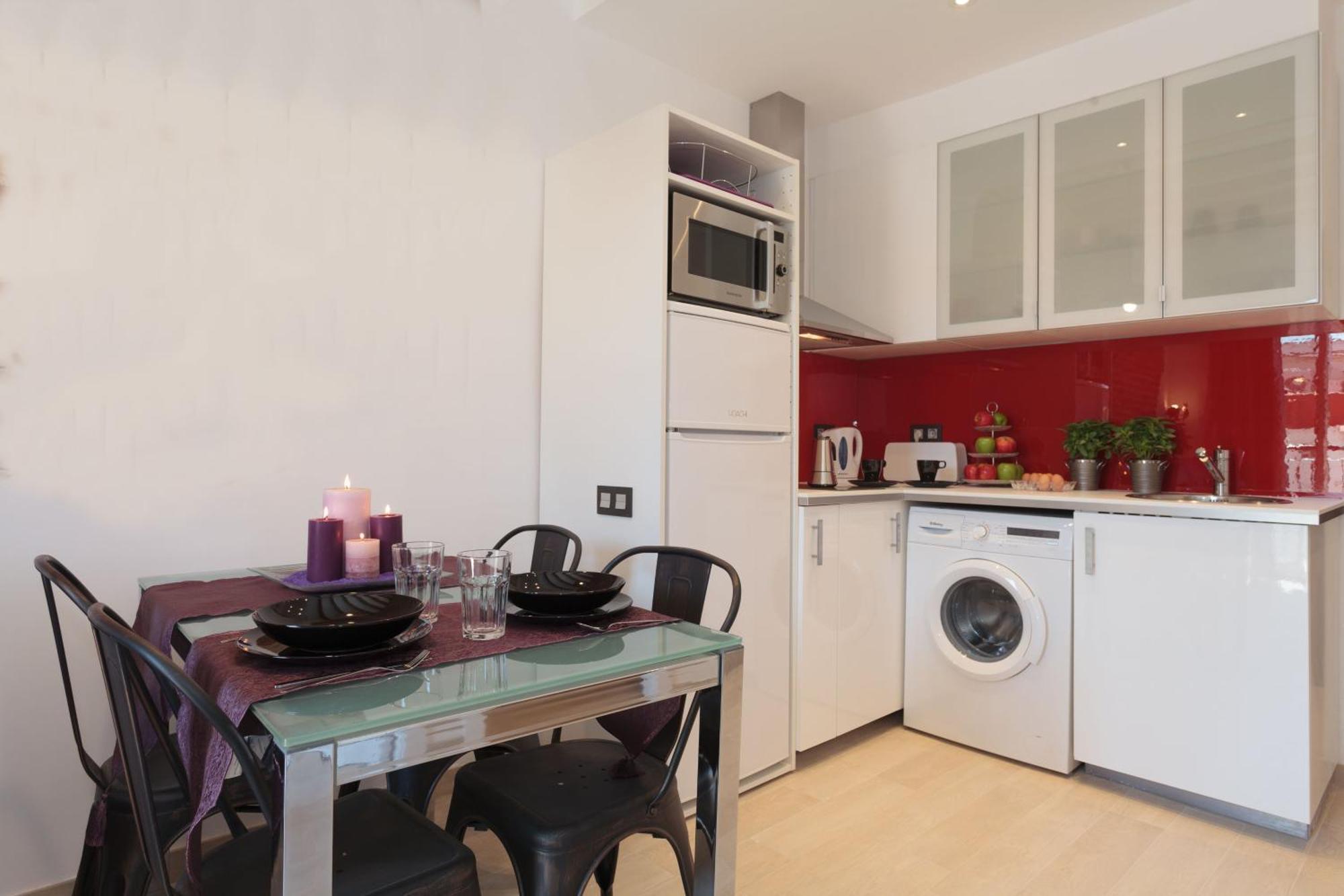City Center Two Bedrooms Apartment, In A 1870'S Full Renewed Building — Photos 2