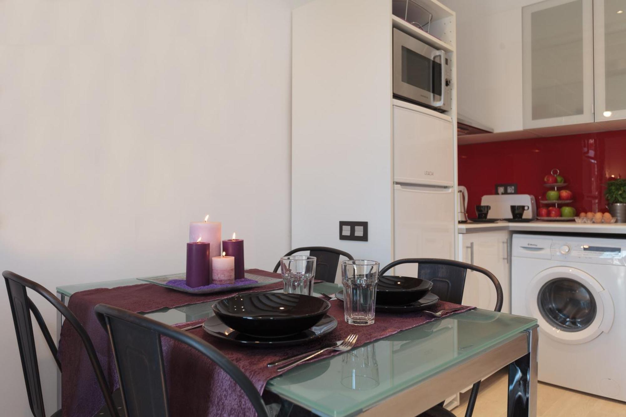 City Center Two Bedrooms Apartment, In A 1870'S Full Renewed Building — Photos 1